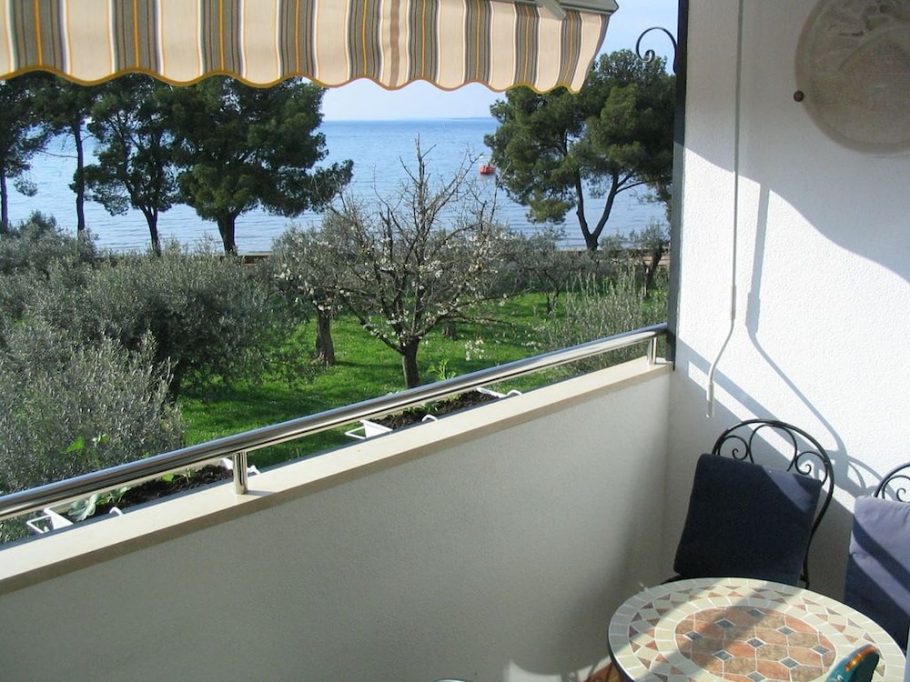 Apartment Oliva with sea view — 4-Star Luxury Hotel in Fazana, Croatia