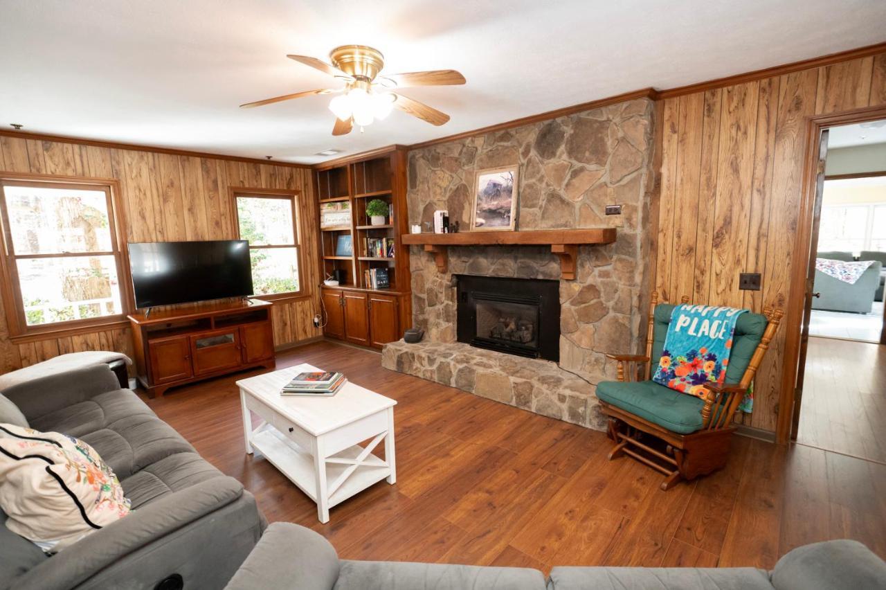 Nature's Hideaway 4BR Home With Pool & Creek View — 4-Star Luxury Hotel in Hamilton, United States