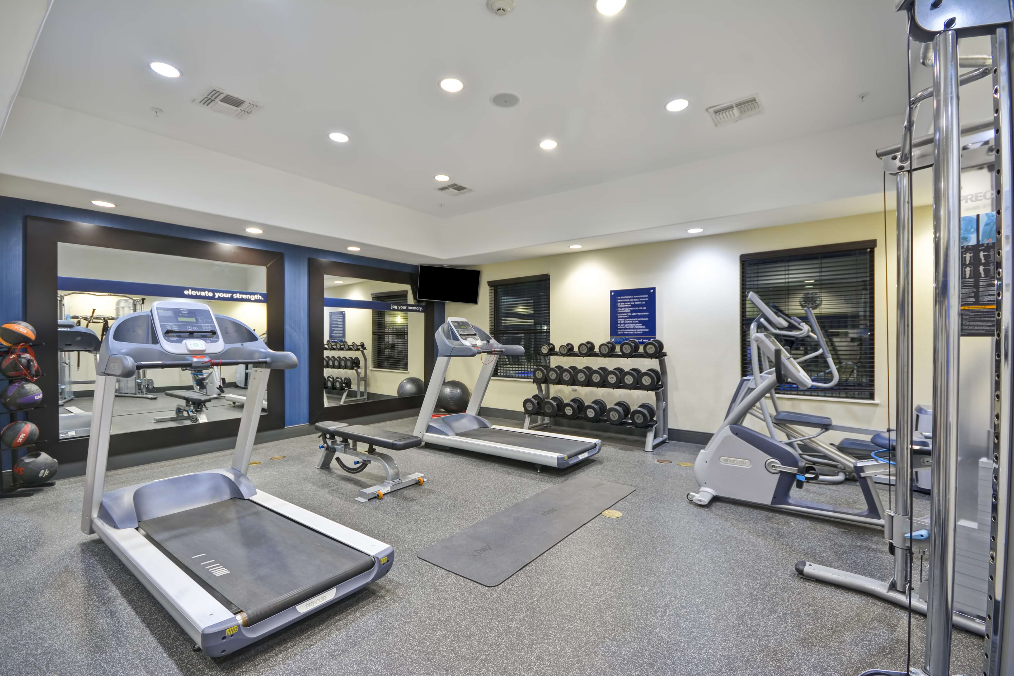 Hampton Inn Kenedy - photo 13