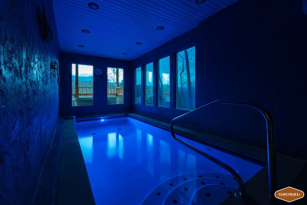 Tranquil Mountain Getaway By Ghosal Luxury Lodging - photo 36