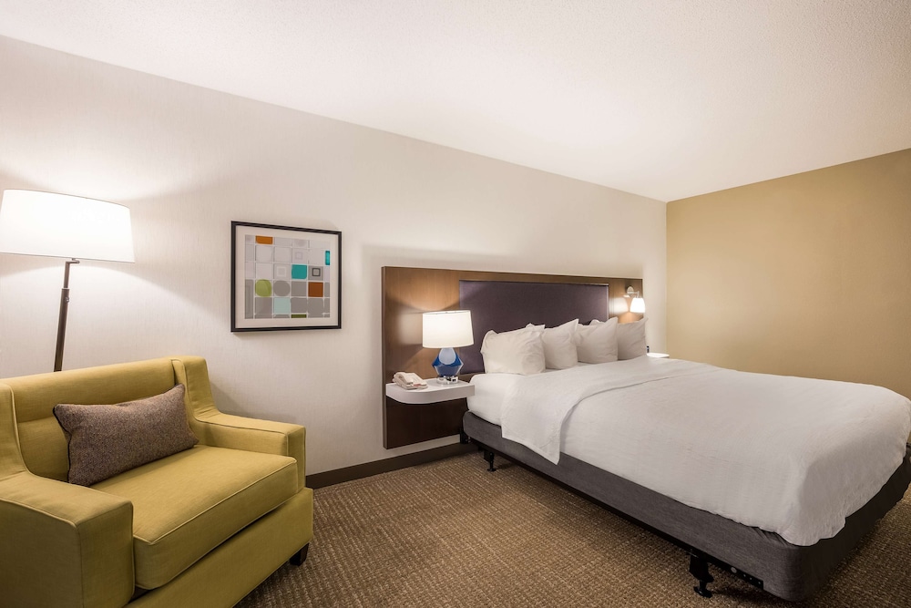 Hampton Inn McHenry - photo 9