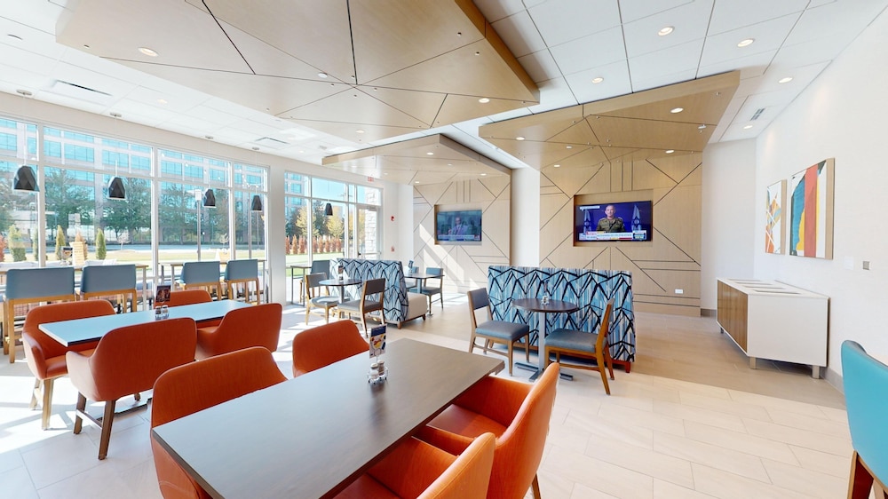 Holiday Inn Express & Suites Chicago Schaumburg an IHG Hotel - photo 52