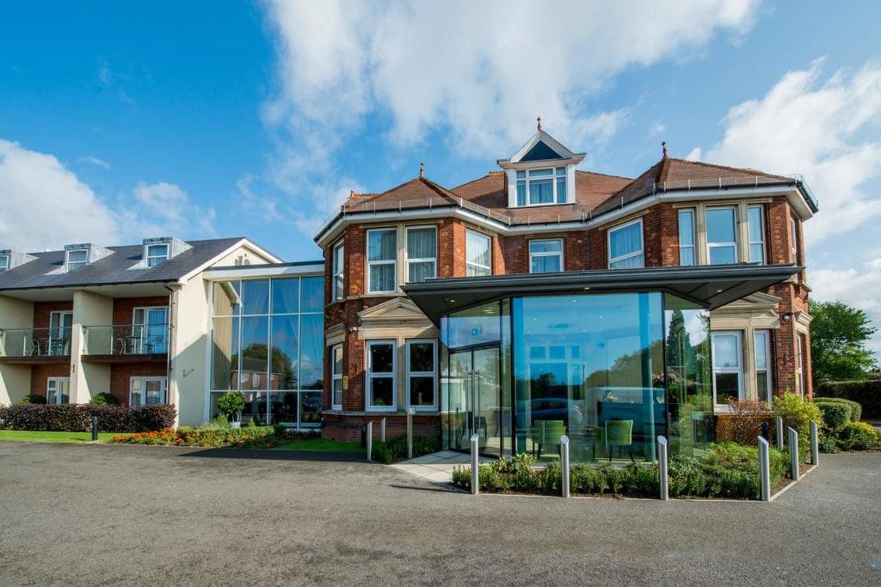 Stanwell Hotel By Mercure - carbon neutral hotel in Staines