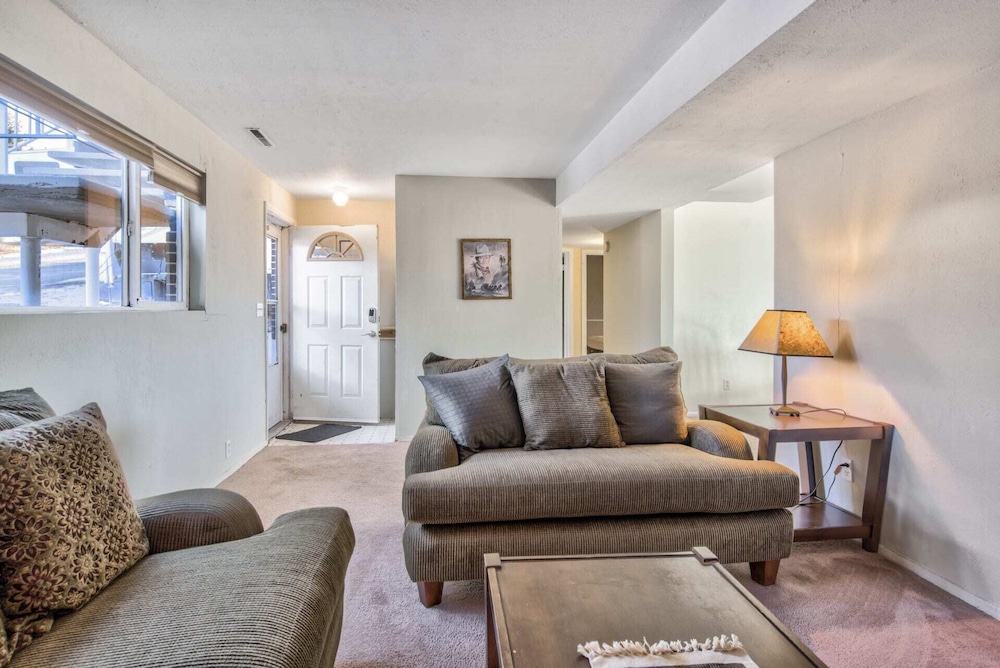 2BR Pikes Peak Views Garden of Gods Dog friendly — 4-Star Luxury Hotel in Colorado Springs, United States