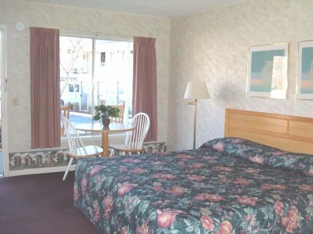 Castlewood Inn - photo 19