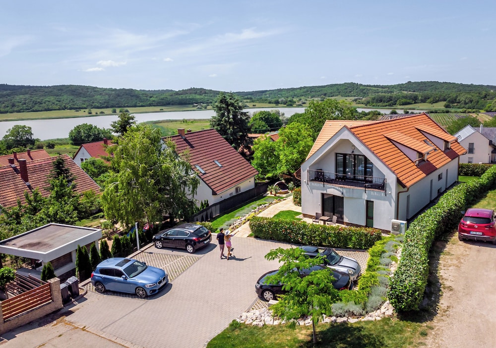 Pilger Apartments — 4-Star Luxury Hotel in Tihany, Hungary