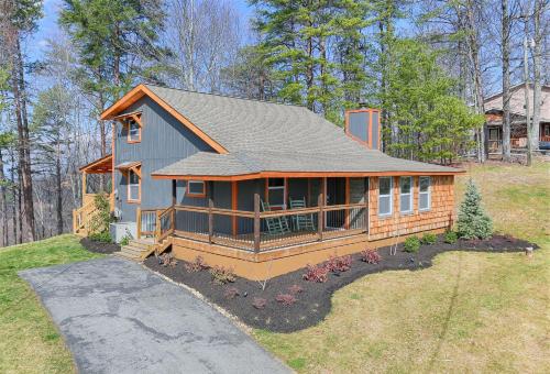 Smoky Mountain Loft Amazing Views Hot Tub 560 FREE tickets each paid day - photo 15