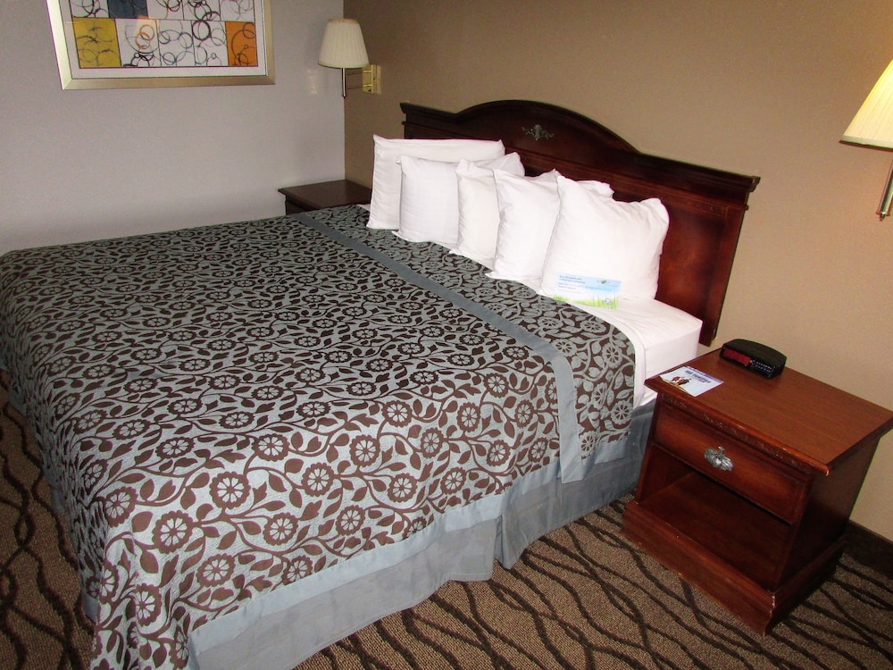 Days Inn & Suites by Wyndham Fort Valley - photo 5