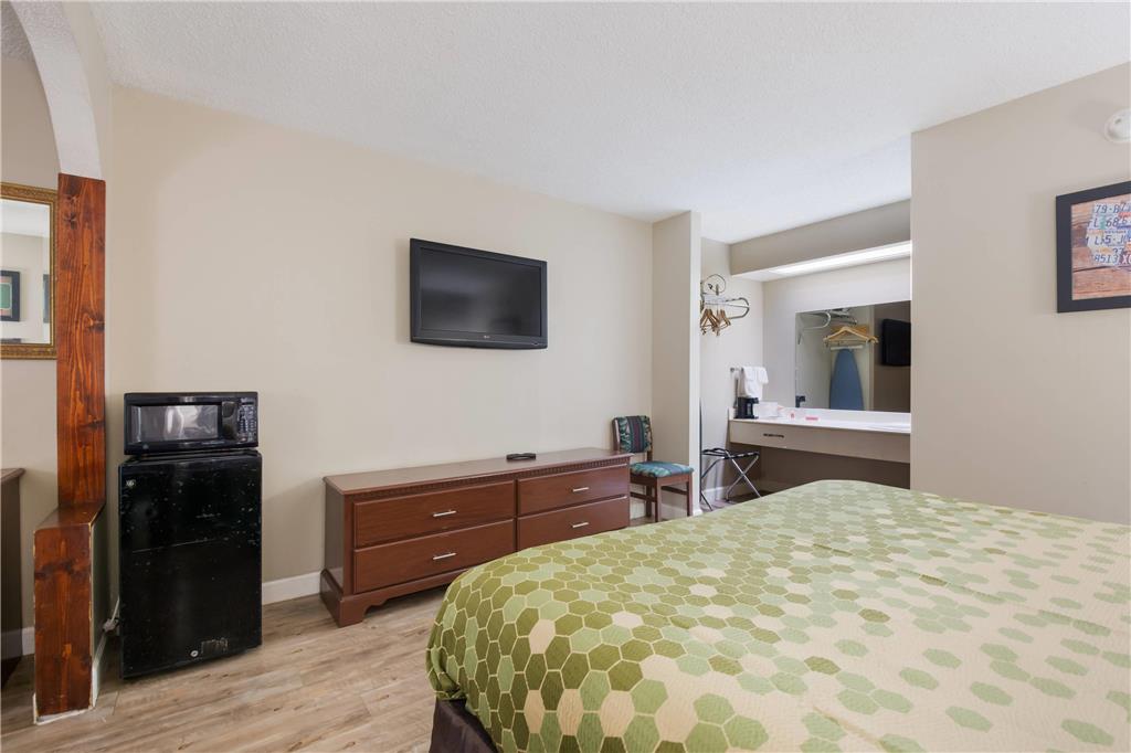 Econo Lodge Inn & Suites Knoxville East - photo 15