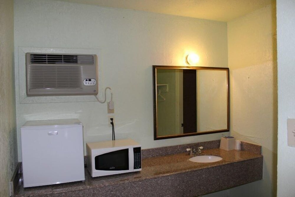 Sportsman Motel - photo 11