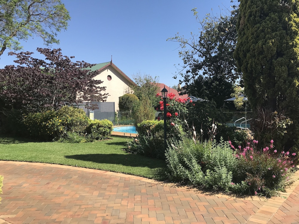 Country Apartments — 4-Star Luxury Hotel in Dubbo, Australia