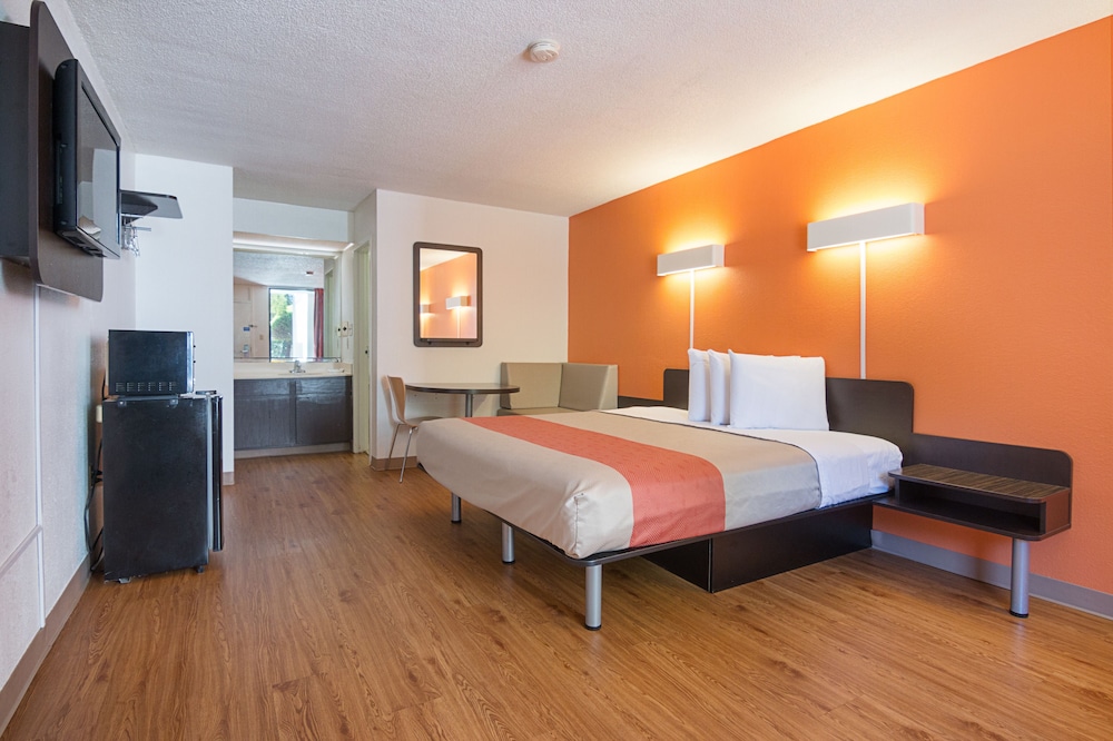 Motel 6 Newnan GA - photo 12