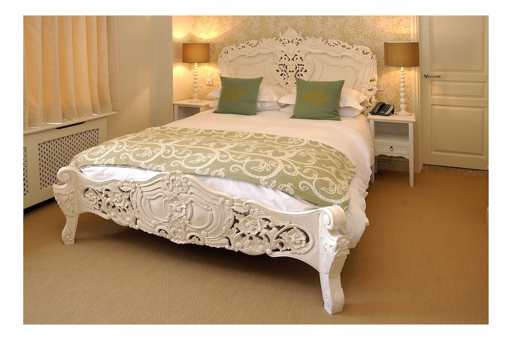 The Kings Arms - carbon neutral hotel in Sherborne