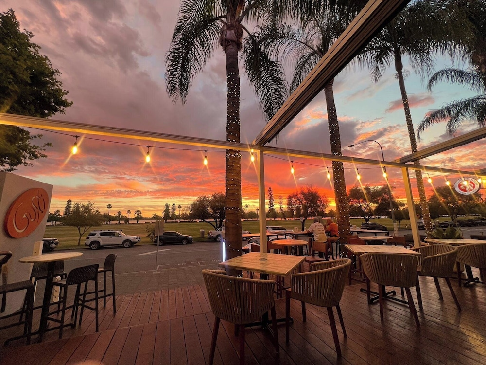 Crowne Plaza Perth — 4-Star Luxury Hotel in Perth, Australia