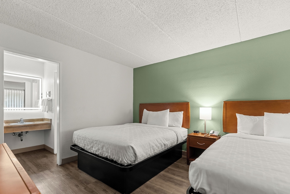 Vagabond Inn Executive Old Town - photo 23