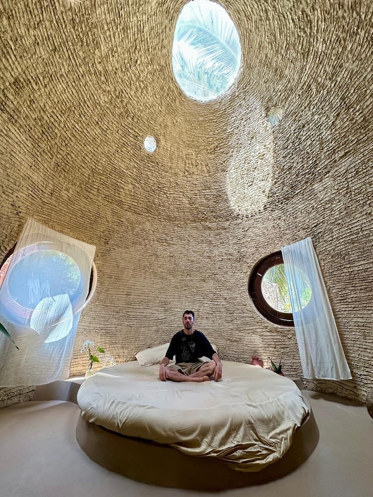 Palmorama - carbon neutral hotel in Unknown City