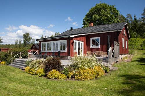 Villa Persås — 4-Star Luxury Hotel in Kristinehamn, Sweden