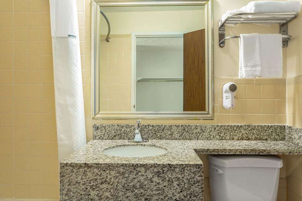 Days Inn by Wyndham Breezewood - photo 10