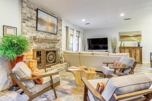 Dog Friendly Cypress Vacation Rental with Lanai — 4-Star Luxury Hotel in Cypress, United States