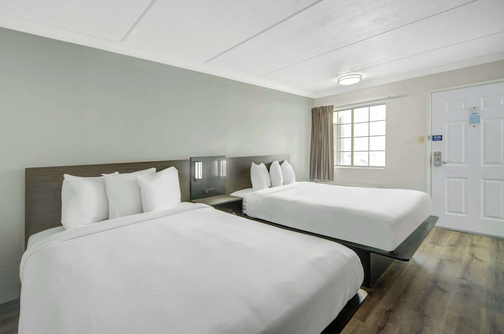 Motel 6 San Antonio TX I 35 North Corridor - photo 12