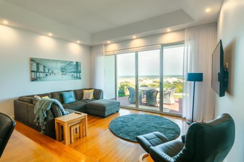 Sea View Family Beach Access 4 Bed 3 Bath — hotel in West Beach