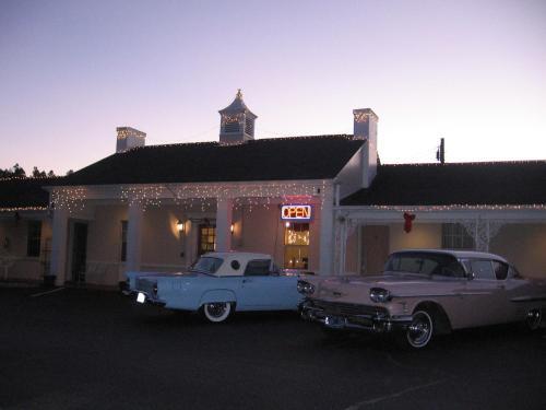 White Columns Motel - photo 7