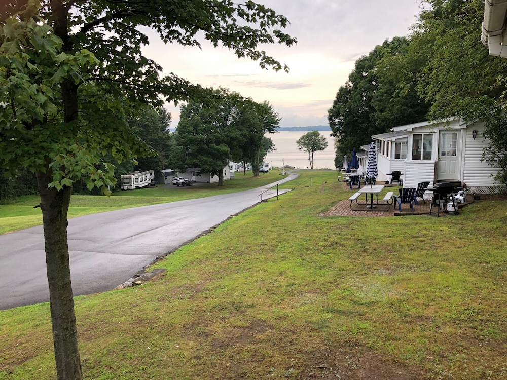 West Winds Motel & Cottages - photo 106