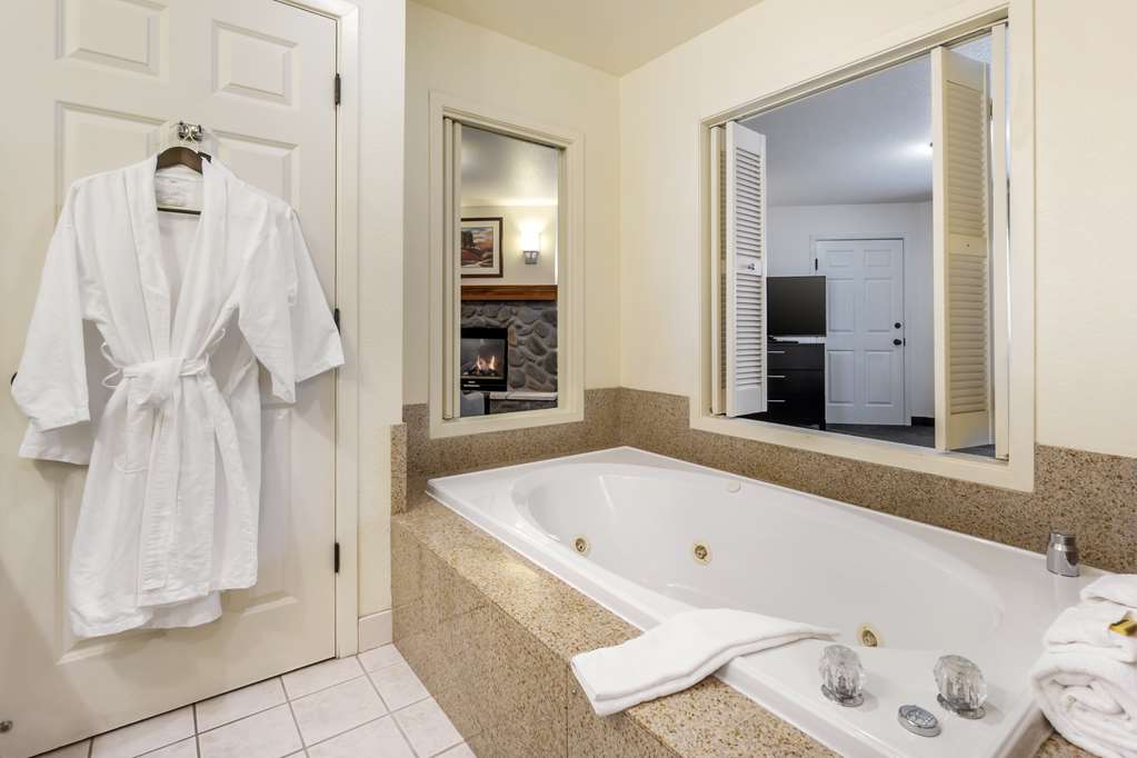 Best Western Plus Edmonds Harbor Inn - photo 39