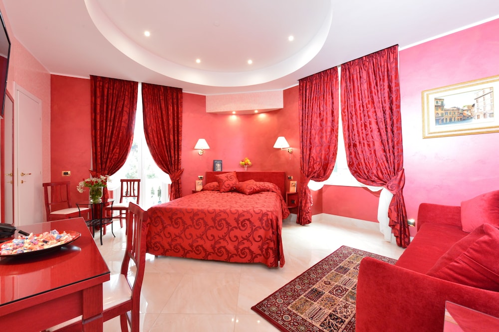 Fabio Dei Velapazza Luxury Guest House — 4-Star Luxury Hotel in Rome, Italy