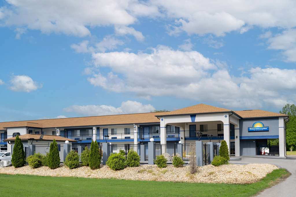 Days Inn by Wyndham Hamilton - photo 3