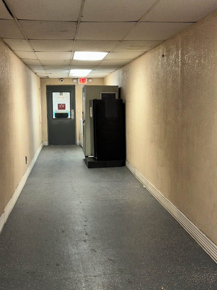 Americas Best Value Inn Corona - photo 39