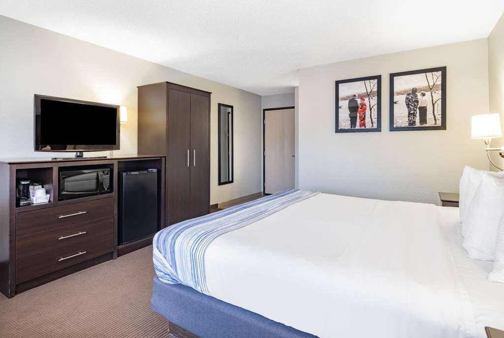 AmericInn by Wyndham Plover Stevens Point - photo 21