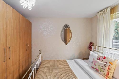 Beautiful and cosy 2 bedroom flat — 4-Star Luxury Hotel in London, United Kingdom