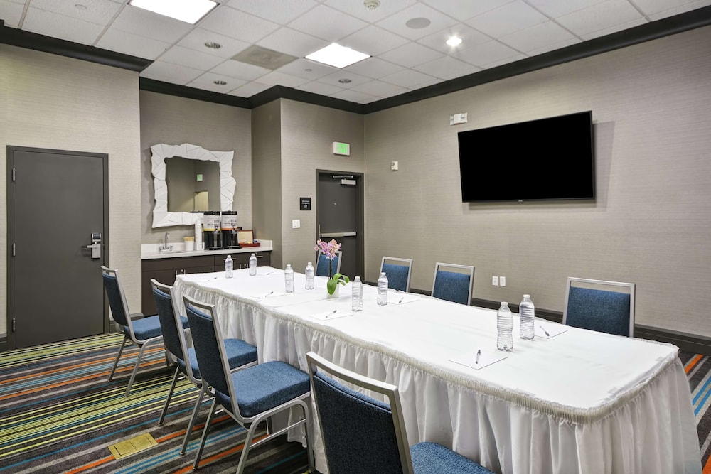 Hampton Inn & Suites Los Angeles Burbank Airport - photo 43