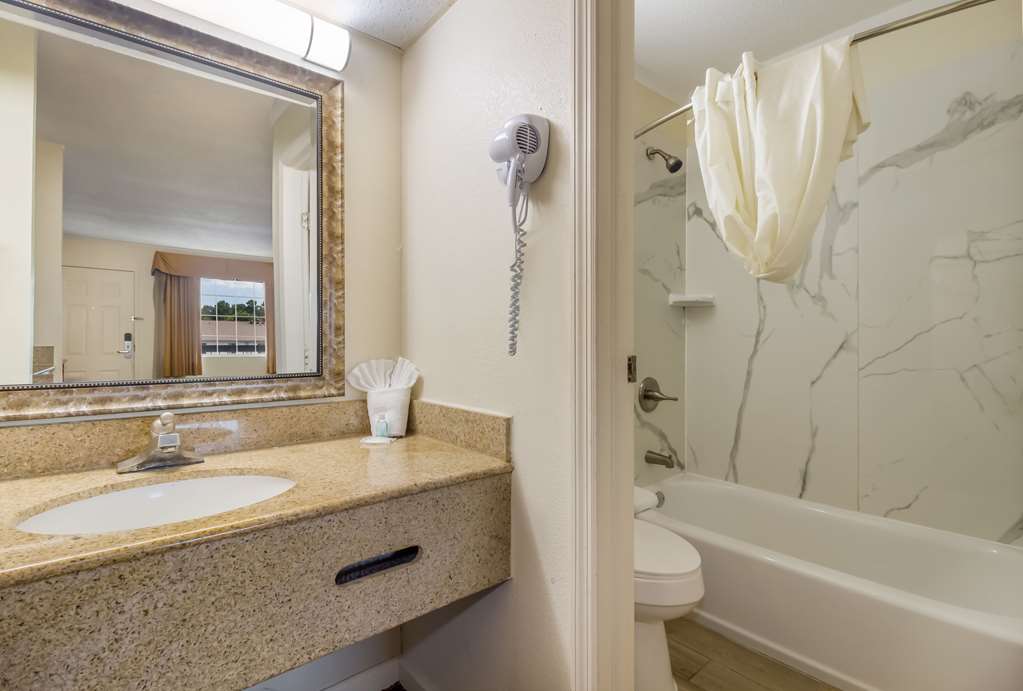 Suburban Studios Florence I 95 - photo 17