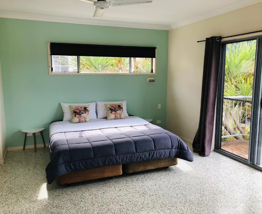 Emus Beach Resort — Emu Park