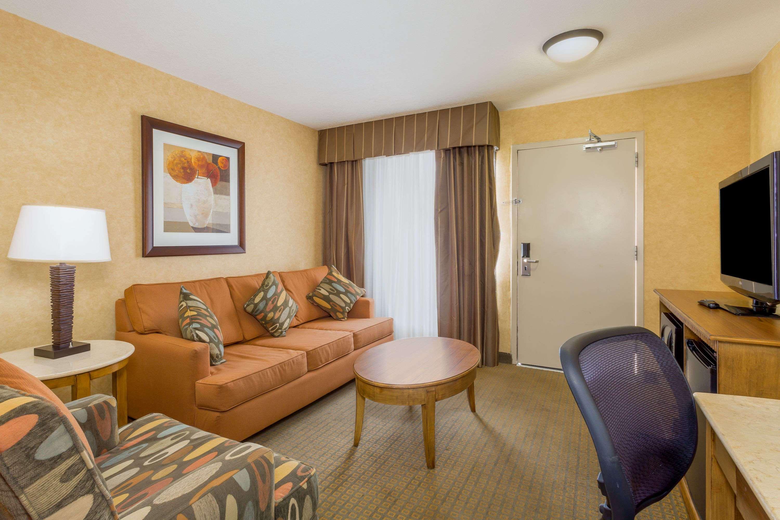 The Phoenix Place Hotel & Suites - photo 10