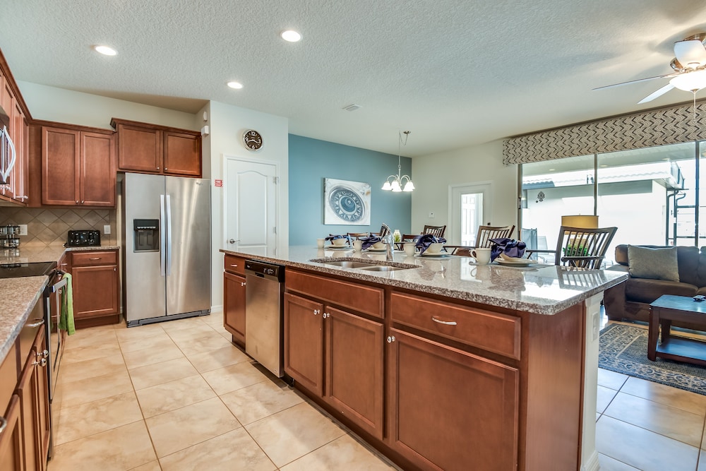 Townhome W private Pool & Free On site Water Park - photo 8