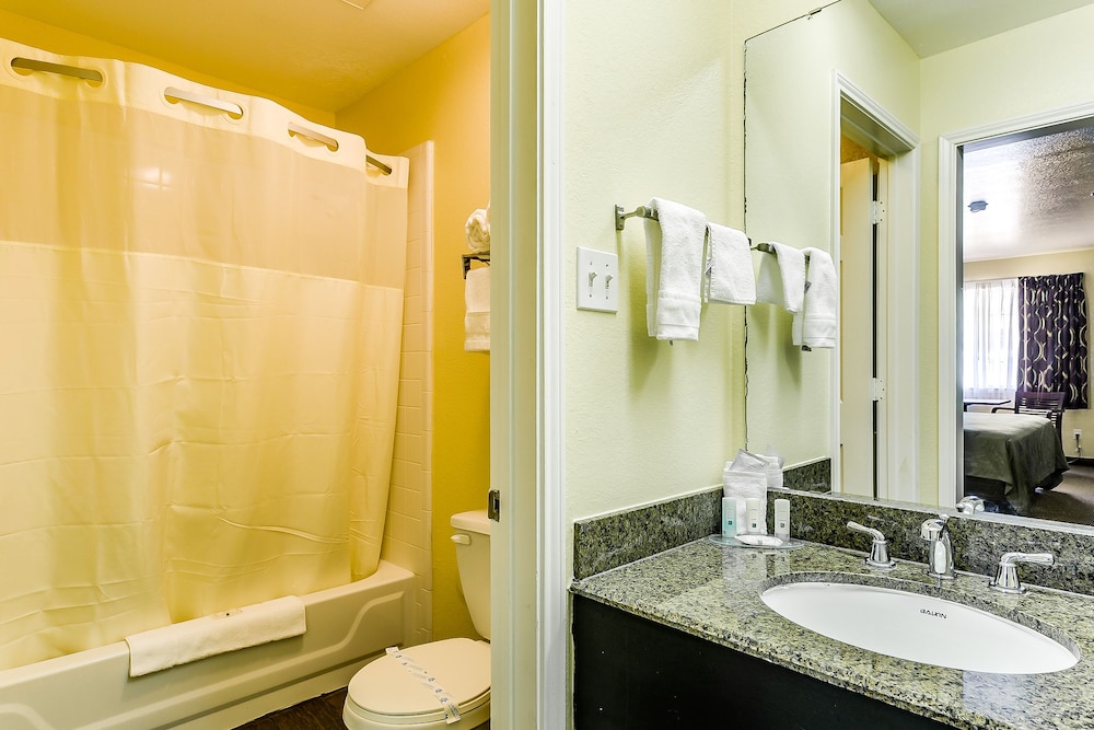 Baymont by Wyndham Willow Park - photo 11