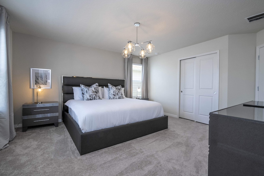 Gorgeous 6Bd W Pool Game Room At Windsor Island 4450 - photo 3