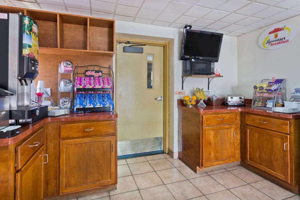 Super 8 by Wyndham Melbourne - photo 32