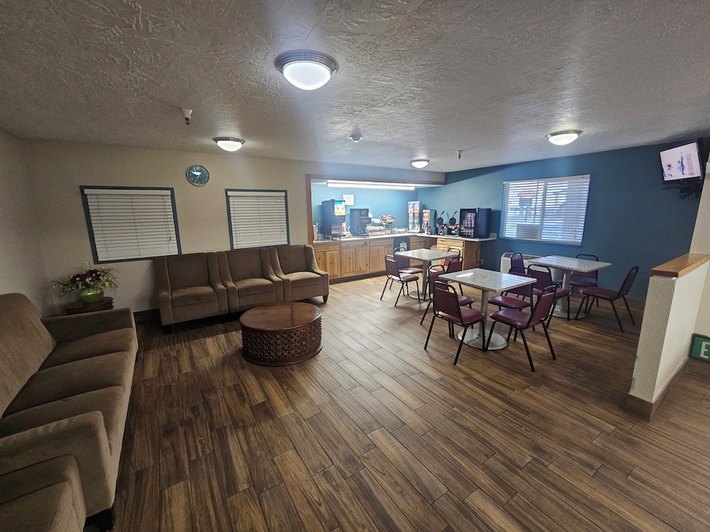 Super 8 by Wyndham Beaver UT - photo 3