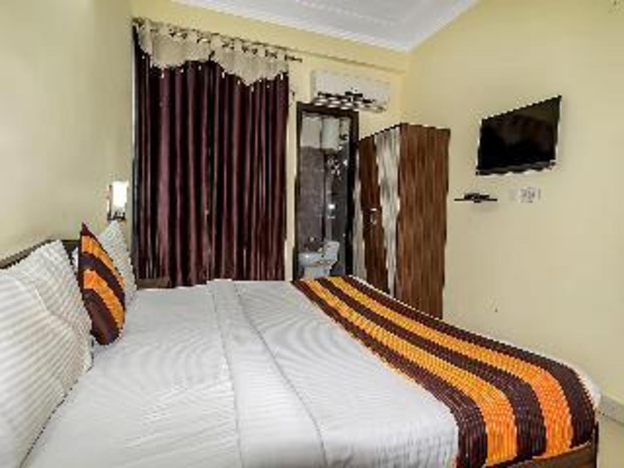 OYO 7578 Hotel Luck Residency in New Delhi, India