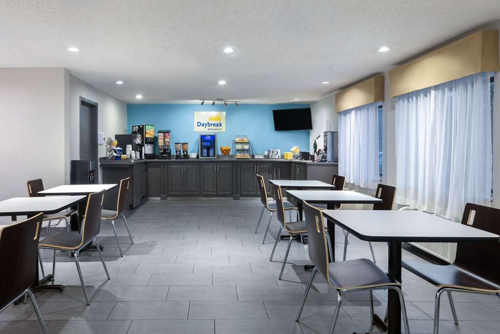 Days Inn & Suites by Wyndham Kansas City South - photo 32