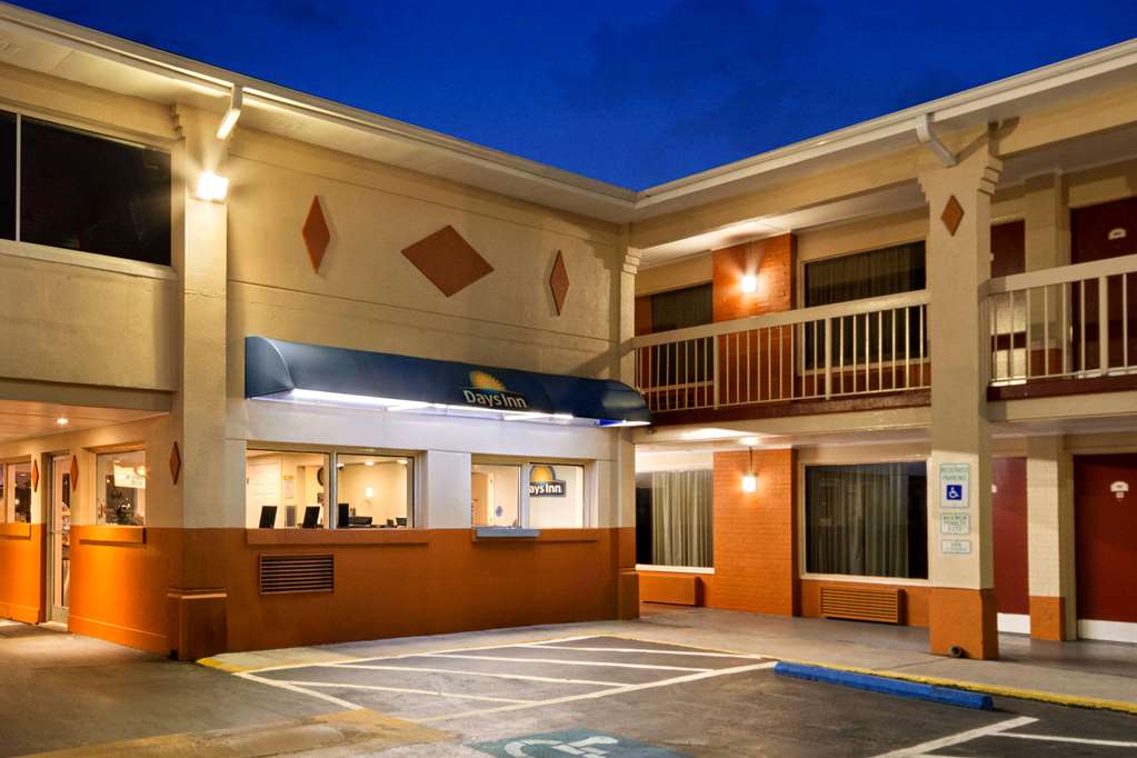 Days Inn by Wyndham Jacksonville NC - photo 2