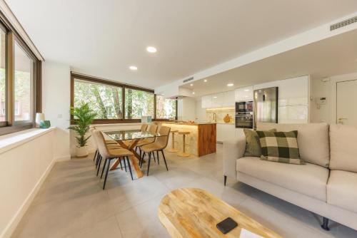 Bravissimo Turbau Entresol A with 3 Bedrooms in Girona, Spain