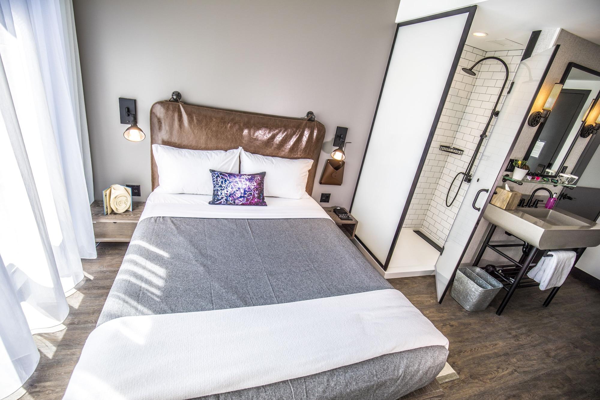 Moxy Chicago Downtown - photo 6