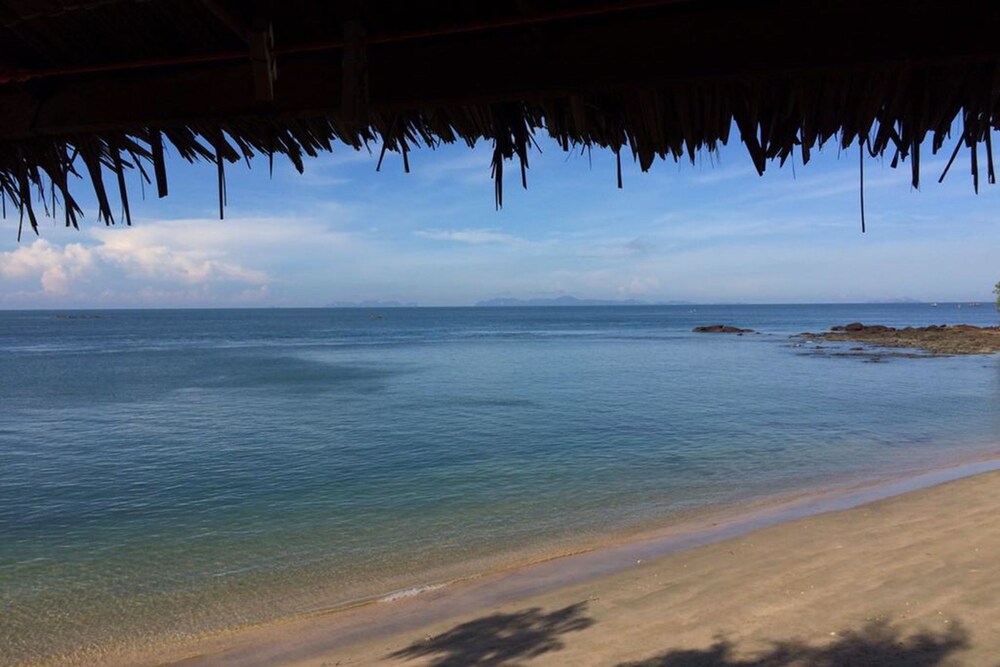 Koh Jum Freedom Resort in Nuea Khlong, Thailand