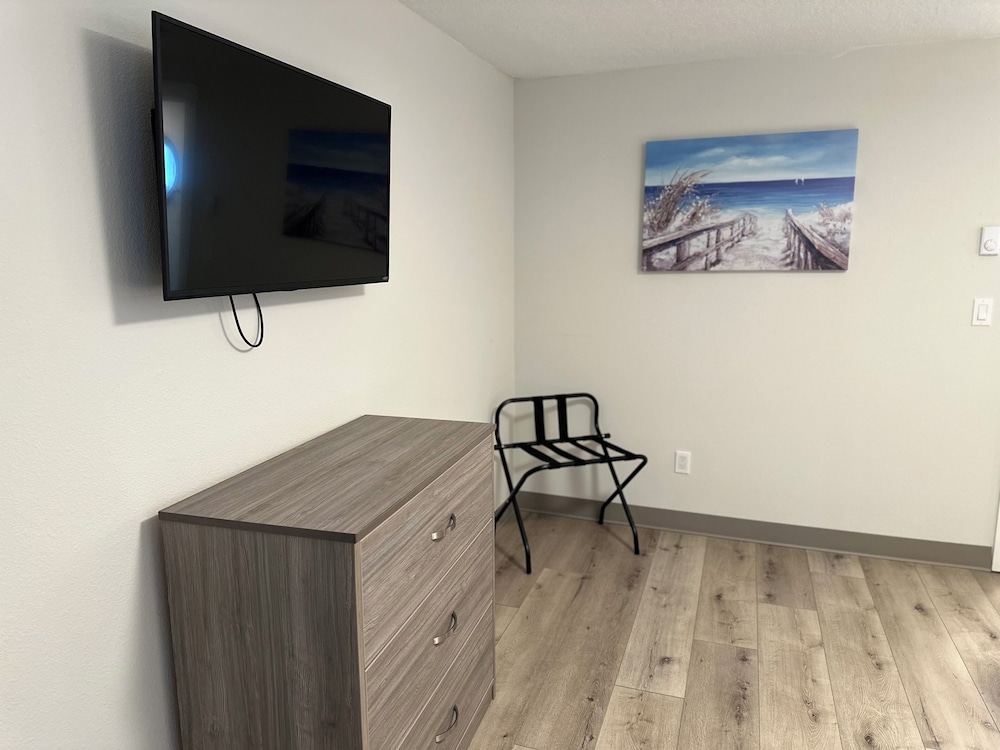West Beach Suites - photo 23