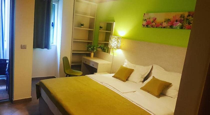 Hotel Lucic Rooms And Apartments — Budva